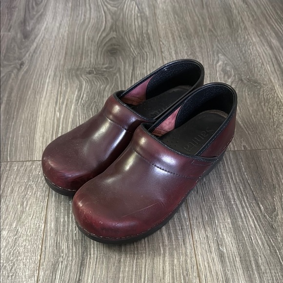Sanita Burgundy Leather Clogs Size 40 (Women’s 9.5) - Picture 1 of 10